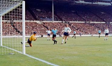 Gordon Banks is the best England keeper