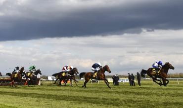 Trends Cleeve Hurdle race